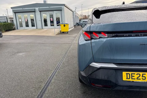 DE25WSX PEUGEOT 3008 1.2 HYBRID GT e-DSC6 Euro 6 (s/s) 5dr Thumbnail #24