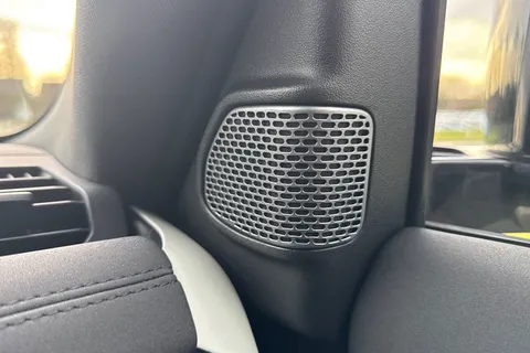 LG21YBP Land Rover Defender 90 3.0 D200 3dr Thumbnail #24