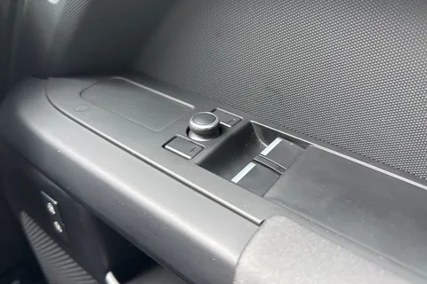 LG21YBP Land Rover Defender 90 3.0 D200 3dr Thumbnail #25