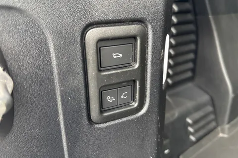 LG21YBP Land Rover Defender 90 3.0 D200 3dr Thumbnail #27