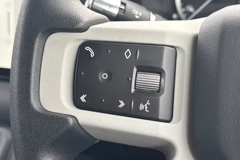 LG21YBP Land Rover Defender 90 3.0 D200 3dr Thumbnail #32