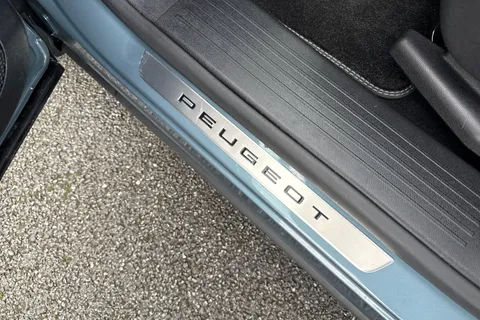 DE25WSX PEUGEOT 3008 1.2 HYBRID GT e-DSC6 Euro 6 (s/s) 5dr Thumbnail #35