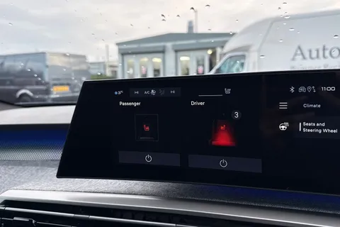 DE25WSX PEUGEOT 3008 1.2 HYBRID GT e-DSC6 Euro 6 (s/s) 5dr Thumbnail #47