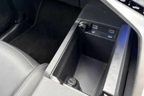 DE25WSX PEUGEOT 3008 1.2 HYBRID GT e-DSC6 Euro 6 (s/s) 5dr Thumbnail #50