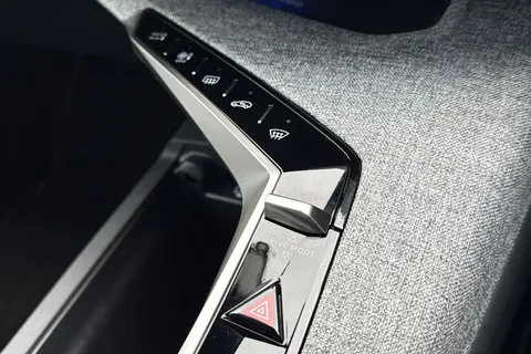 DE25WSX PEUGEOT 3008 1.2 HYBRID GT e-DSC6 Euro 6 (s/s) 5dr Thumbnail #51