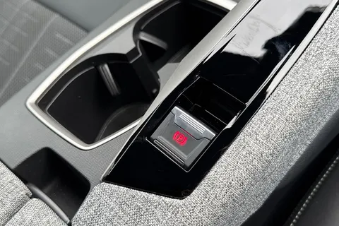 DE25WSX PEUGEOT 3008 1.2 HYBRID GT e-DSC6 Euro 6 (s/s) 5dr Thumbnail #52