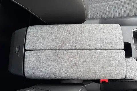 DE25WSX PEUGEOT 3008 1.2 HYBRID GT e-DSC6 Euro 6 (s/s) 5dr Thumbnail #54