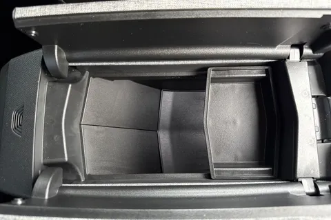 DE25WSX PEUGEOT 3008 1.2 HYBRID GT e-DSC6 Euro 6 (s/s) 5dr Thumbnail #55