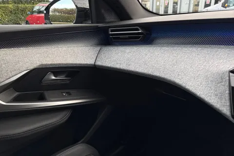 DE25WSX PEUGEOT 3008 1.2 HYBRID GT e-DSC6 Euro 6 (s/s) 5dr Thumbnail #57