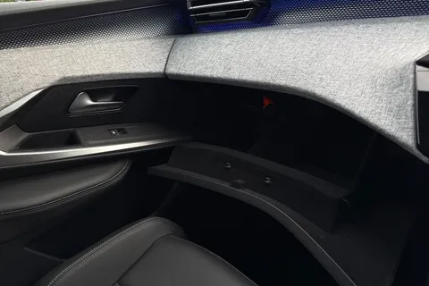 DE25WSX PEUGEOT 3008 1.2 HYBRID GT e-DSC6 Euro 6 (s/s) 5dr Thumbnail #58