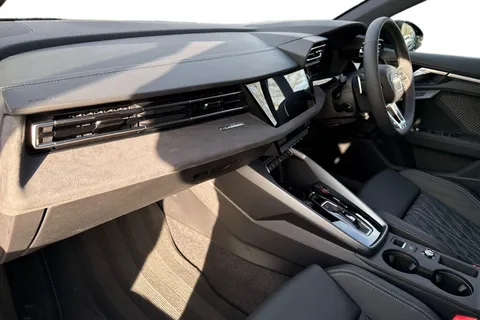 Audi S3 2.0 TFSI Black Edition Sportback S Tronic quattro Euro 6 (s/s) 5dr Thumbnail #15