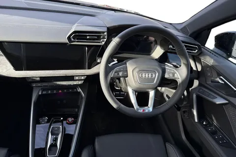 Audi S3 2.0 TFSI Black Edition Sportback S Tronic quattro Euro 6 (s/s) 5dr Thumbnail #18