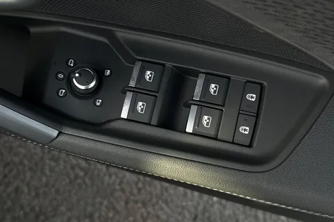 Audi S3 2.0 TFSI Black Edition Sportback S Tronic quattro Euro 6 (s/s) 5dr Thumbnail #21