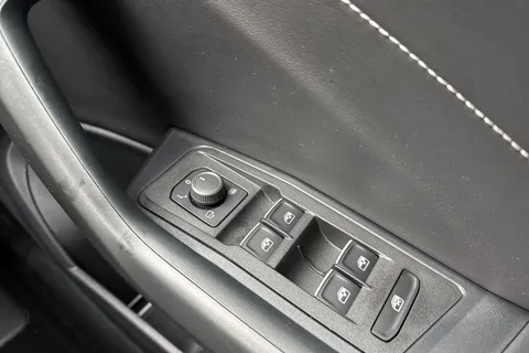 YS24FRZ Volkswagen T-Roc 2.0 TSI 4MOTION R-Line 5dr DSG | Heated Seats | Rear Camera Thumbnail #24