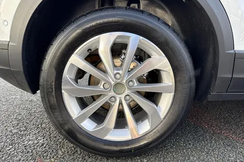 12 of 57 for Volkswagen T-Roc 1.0 TSI Match Euro 6 (s/s) 5dr