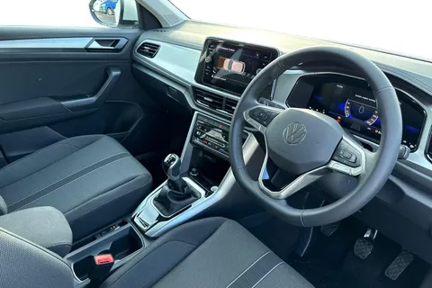 13 of 57 for Volkswagen T-Roc 1.0 TSI Match Euro 6 (s/s) 5dr