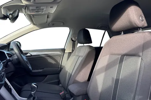 15 of 57 for Volkswagen T-Roc 1.0 TSI Match Euro 6 (s/s) 5dr