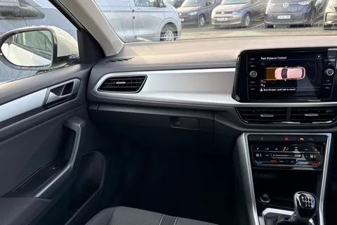 19 of 57 for Volkswagen T-Roc 1.0 TSI Match Euro 6 (s/s) 5dr