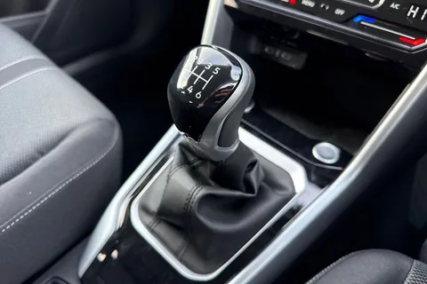 22 of 57 for Volkswagen T-Roc 1.0 TSI Match Euro 6 (s/s) 5dr