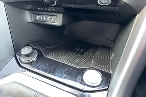 38 of 57 for Volkswagen T-Roc 1.0 TSI Match Euro 6 (s/s) 5dr