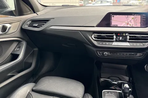 VK70ZTO BMW 1 Series 118d M Sport 5dr Step Auto Thumbnail #20