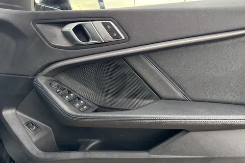 VK70ZTO BMW 1 Series 118d M Sport 5dr Step Auto Thumbnail #21