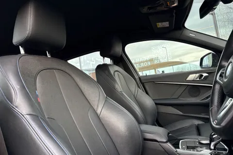 VK70ZTO BMW 1 Series 118d M Sport 5dr Step Auto Thumbnail #24