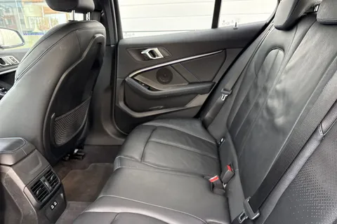 VK70ZTO BMW 1 Series 118d M Sport 5dr Step Auto Thumbnail #30