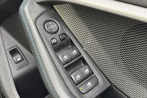 VK70ZTO BMW 1 Series 118d M Sport 5dr Step Auto Thumbnail #40