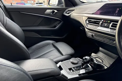 VK70ZTO BMW 1 Series 118d M Sport 5dr Step Auto Thumbnail #59