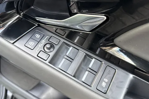KP24OAJ Land Rover Range Rover Evoque 1.5 P300e Autobiography 5dr Thumbnail #26