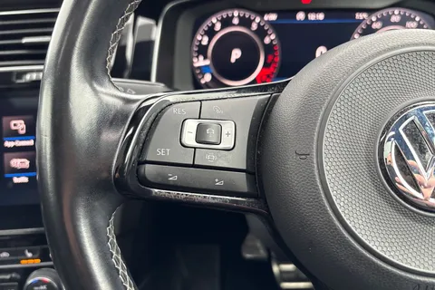 PK19TPZ Volkswagen Golf 2.0 TSI 300 R 5dr 4MOTION DSG Thumbnail #45