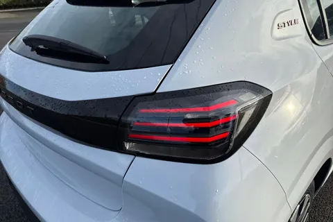  PEUGEOT 208 1.2 PureTech Style Euro 6 (s/s) 5dr Thumbnail #7