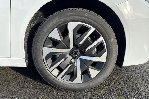  PEUGEOT 208 1.2 PureTech Style Euro 6 (s/s) 5dr Thumbnail #9