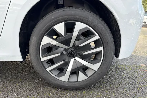  PEUGEOT 208 1.2 PureTech Style Euro 6 (s/s) 5dr Thumbnail #11