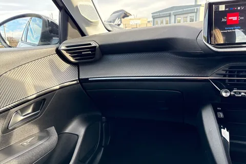  PEUGEOT 208 1.2 PureTech Style Euro 6 (s/s) 5dr Thumbnail #19