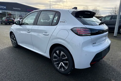  PEUGEOT 208 1.2 PureTech Style Euro 6 (s/s) 5dr Thumbnail #29