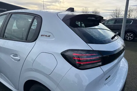  PEUGEOT 208 1.2 PureTech Style Euro 6 (s/s) 5dr Thumbnail #30