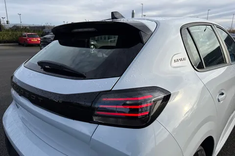  PEUGEOT 208 1.2 PureTech Style Euro 6 (s/s) 5dr Thumbnail #31