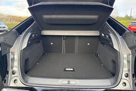  PEUGEOT E-3008 97kWh GT Auto 5dr Long Range Thumbnail #6