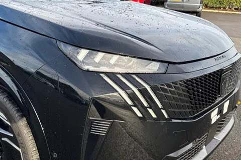  PEUGEOT E-3008 97kWh GT Auto 5dr Long Range Thumbnail #8