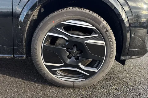  PEUGEOT E-3008 97kWh GT Auto 5dr Long Range Thumbnail #9