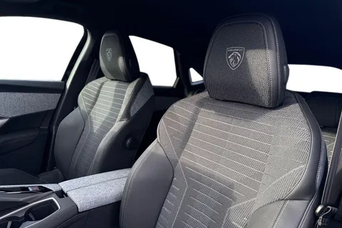  PEUGEOT E-3008 97kWh GT Auto 5dr Long Range Thumbnail #15