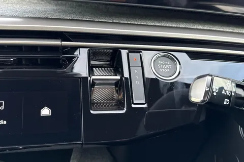  PEUGEOT E-3008 97kWh GT Auto 5dr Long Range Thumbnail #22