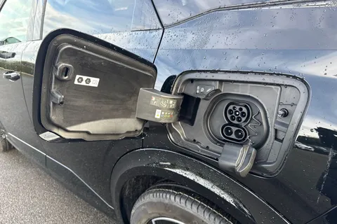  PEUGEOT E-3008 97kWh GT Auto 5dr Long Range Thumbnail #24