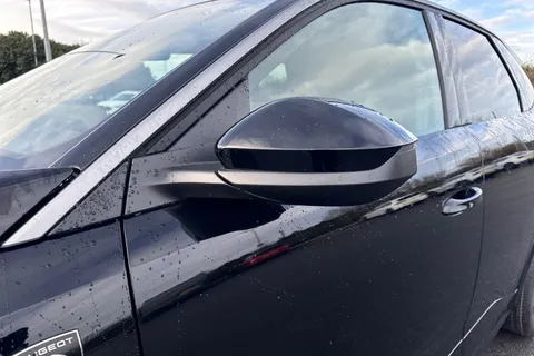  PEUGEOT E-3008 97kWh GT Auto 5dr Long Range Thumbnail #28