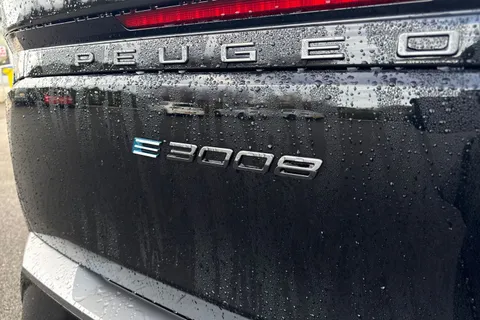  PEUGEOT E-3008 97kWh GT Auto 5dr Long Range Thumbnail #32