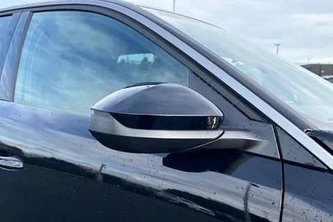  PEUGEOT E-3008 97kWh GT Auto 5dr Long Range Thumbnail #36