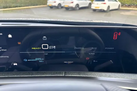  PEUGEOT E-3008 97kWh GT Auto 5dr Long Range Thumbnail #37