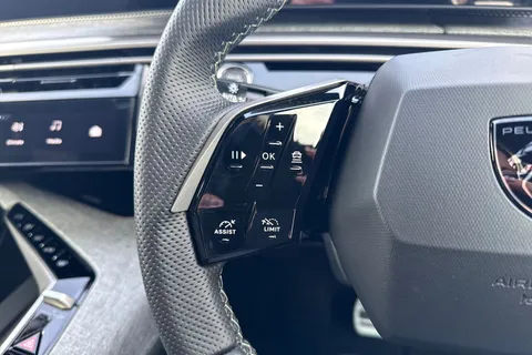  PEUGEOT E-3008 97kWh GT Auto 5dr Long Range Thumbnail #38